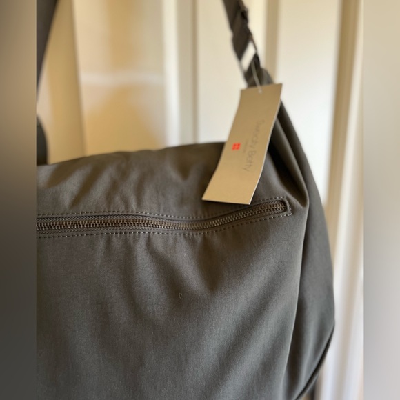 Sweaty Betty Crossbody bag, large. Olive, NWT - Picture 8 of 12